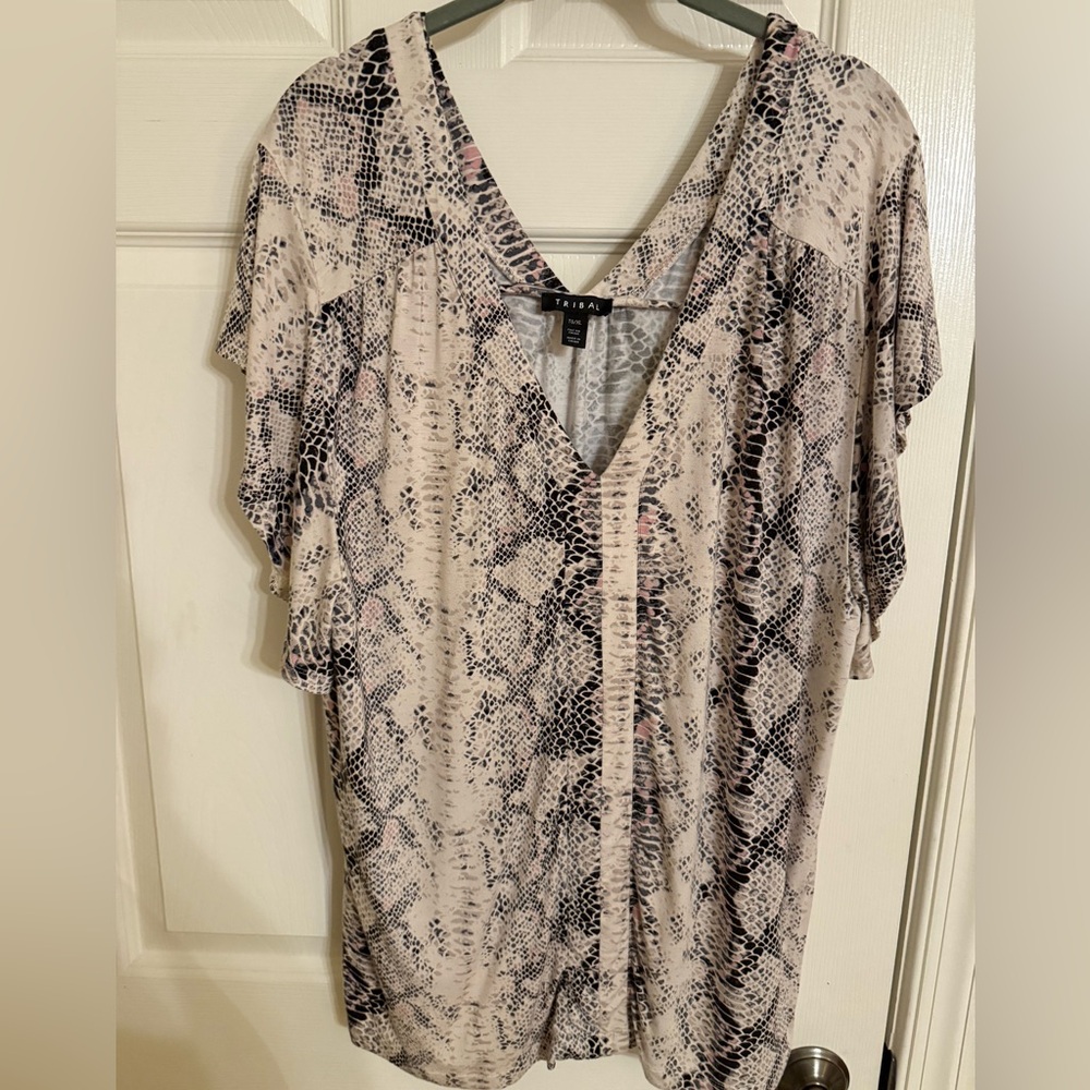3/$20 Tribal XL women’s short sleeve top